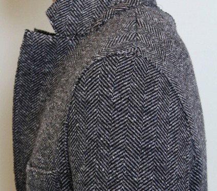 Harris Wharf Londonのチェスターコート「Donegal Herringbone」